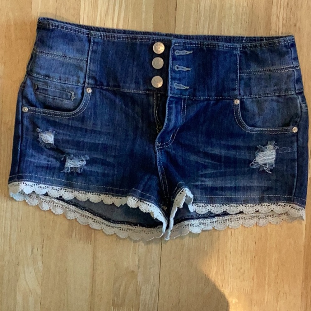 Rue 21 jean shorts, Size 13/14, good condition.
